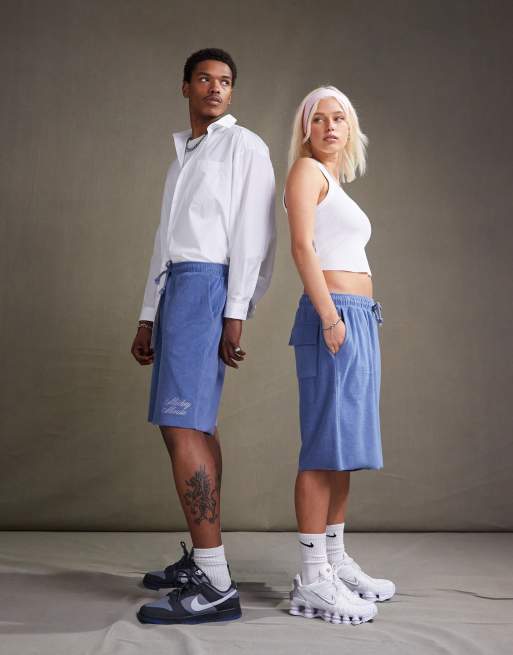ASOS DESIGN - Disney - Unisex - Oversized shorts med tekstur og 'Mickey Mouse'-print i vasket blå - Del af sæt, 2 af 4