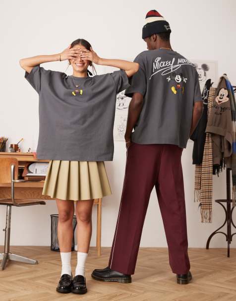 ASOS DESIGN – Disney – Unisex-T-Shirt in Anthrazit mit Oversize-Schnitt, „Mickey Mouse“-Prints und Stickerei - view 1