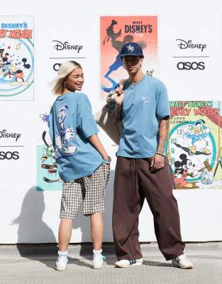 ASOS DESIGN - Disney - Unisex-T-Shirt in verwaschenem Blau mit Oversize-Schnitt und „Donald Duck"-Prints