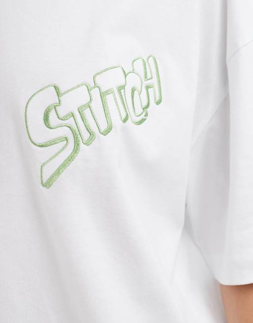 ASOS DESIGN – Disney – Vit t-shirt i boxig, oversize och unisex-modell med Stitch-tryck, 2 av 4
