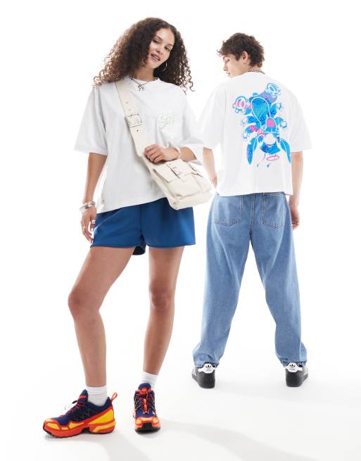 ASOS DESIGN – Disney – Vit t-shirt i boxig, oversize och unisex-modell med Stitch-tryck, 4 av 4