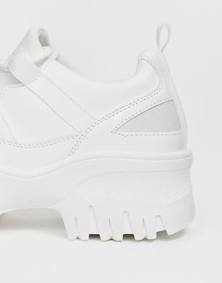 chunky white sneakers nike