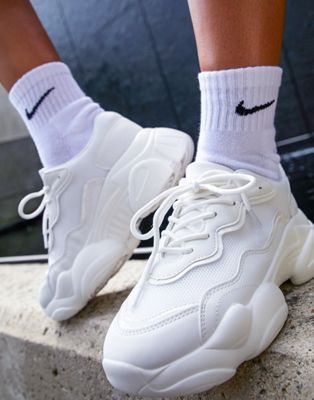 ASOS DESIGN – Divine – Sneaker mit dicker Sohle in Weiß