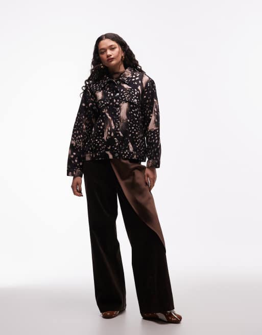 ASOS DESIGN – Djurmönstrad jeansjacka i oversize och cowboystil, 2 av 4