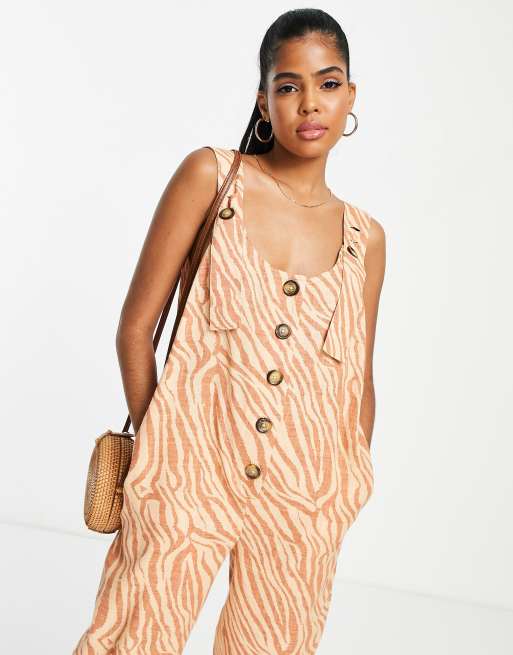 ASOS DESIGN – Djurmönstrad jumpsuit med axelband med knäppning av linne, 4 av 4