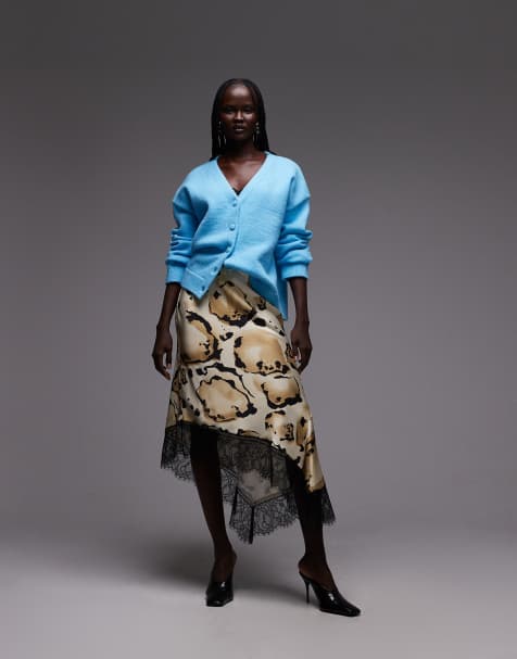ASOS DESIGN – Djurmönstrad kjol i satin med asymmetrisk spetskant - view 1