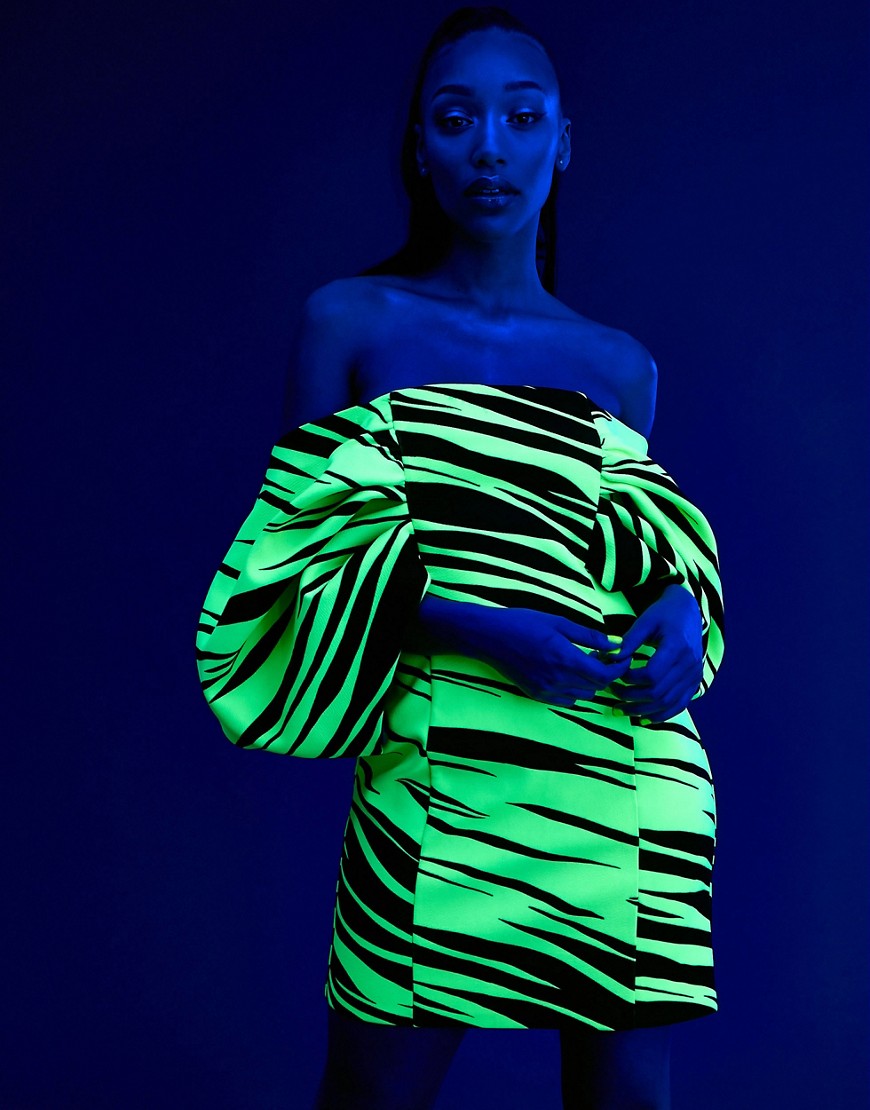 ASOS DESIGN – Djurmönstrad, kort off shoulder-klänning i bodycon-modell med puffärmar som lyser i mörkret-Flerfärgad