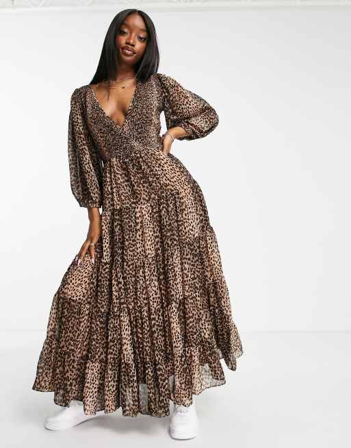 ASOS DESIGN – Djurmönstrad maxiklänning med omlottdesign och panelsydd kjol