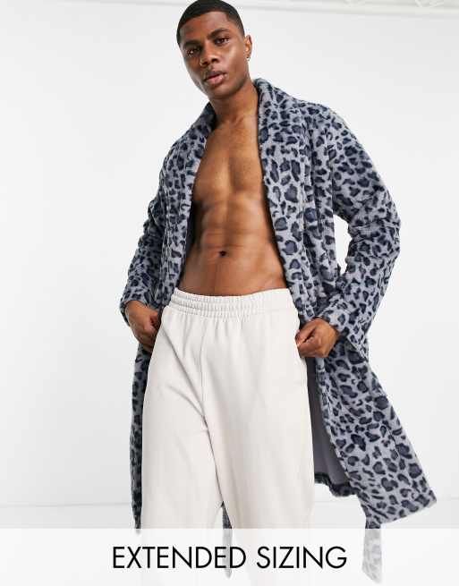 ASOS DESIGN – Djurmönstrad morgonrock i fleece