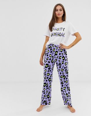 ASOS DESIGN – Djurmönstrat pyjamasset med byxor-Flerfärgad