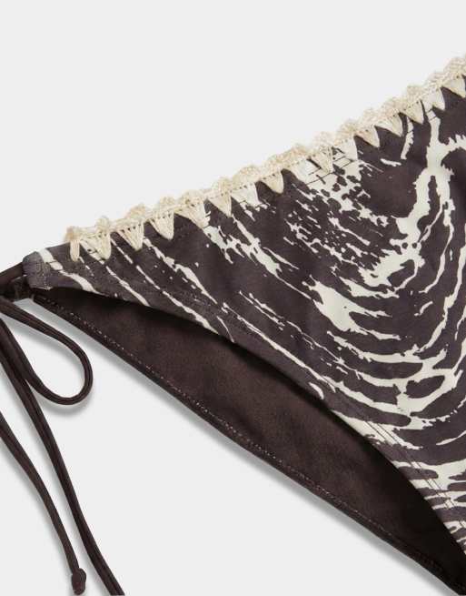 ASOS DESIGN – Donna – Zebramönstrad bikiniunderdel med knytning i sidan och kaststygn, 8 av 8