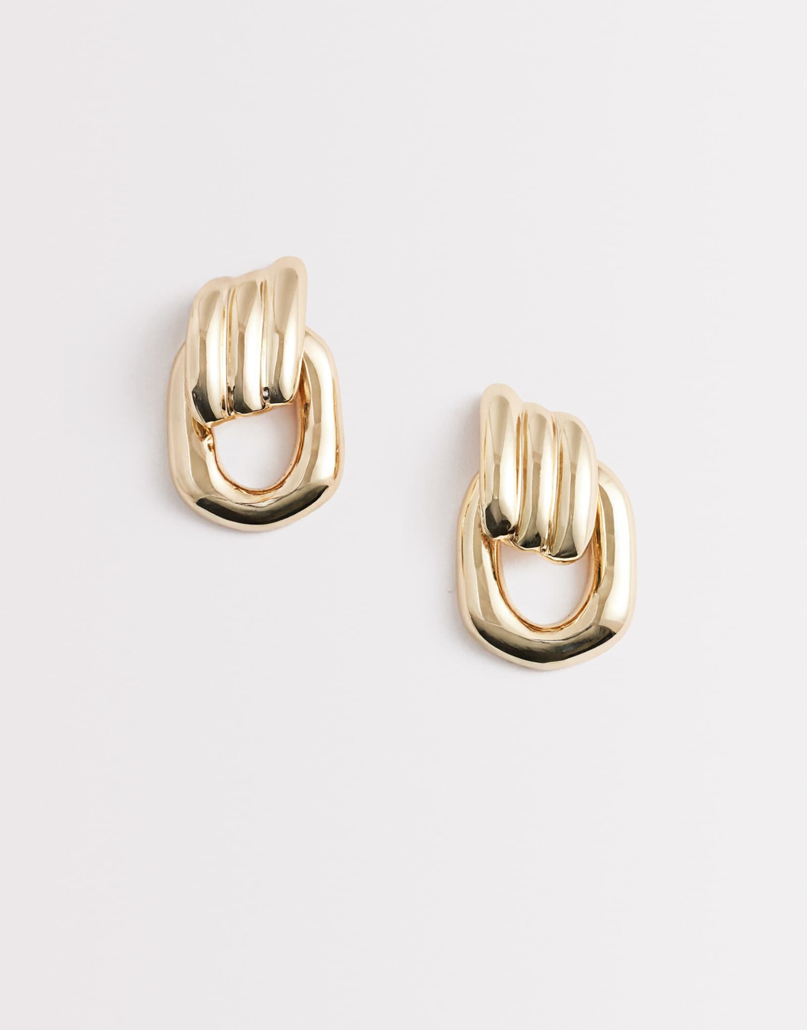 Серьги-гвоздики с дверным молотком ASOS DESIGN золотистого цвета