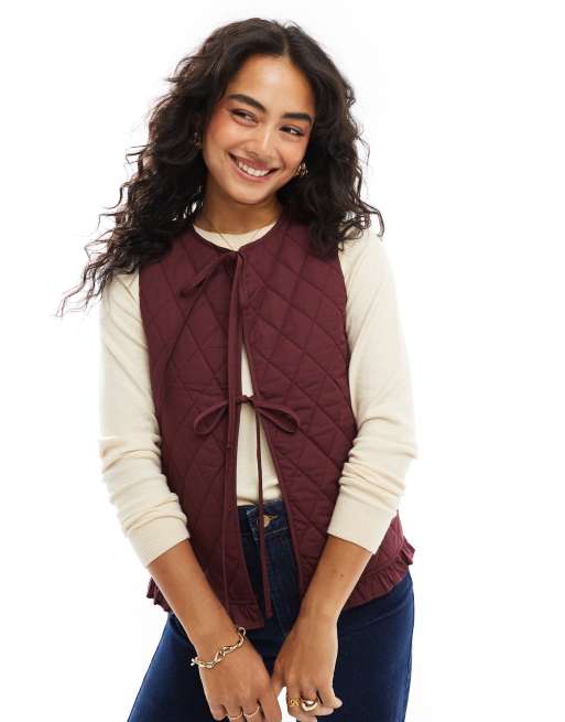 ASOS DESIGN - Doorgestikte bodywarmer met gestrikte voorkant in bordeauxrood
