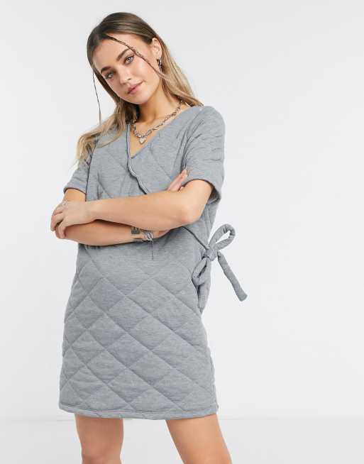 ASOS DESIGN - Doorgestikte mini jurk met overslag en pofmouwen in grijs