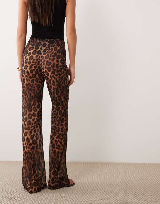 ASOS DESIGN - Doorschijnende flare-broek van mesh in luipaardprint, 3 van 5