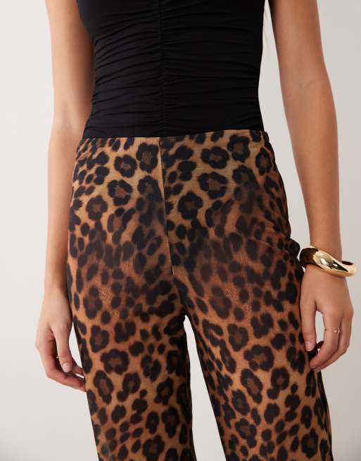 ASOS DESIGN - Doorschijnende flare-broek van mesh in luipaardprint, 4 van 5