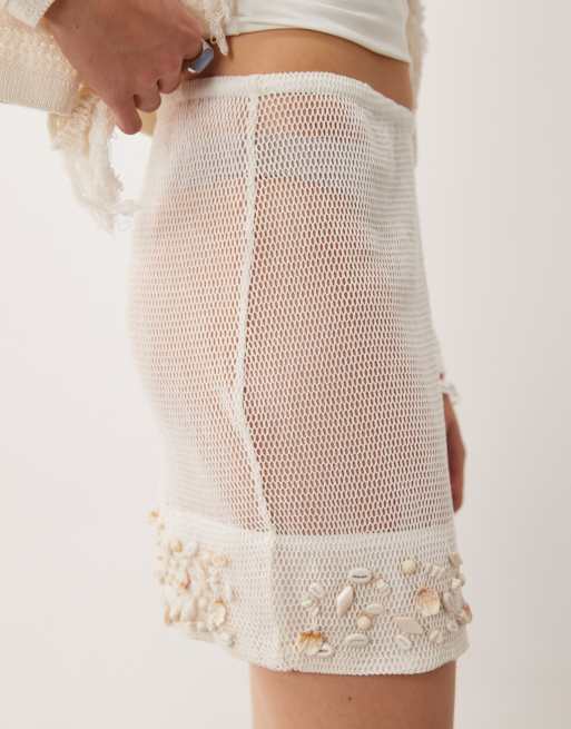 ASOS DESIGN doorschijnende gehaakte minirok met faux-shell rand in wit, 4 van 5