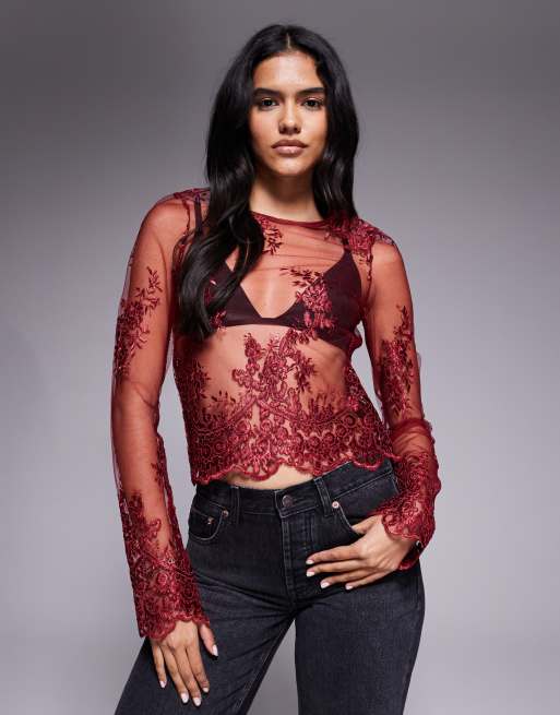 ASOS DESIGN - Set van doorschijnende top met geschulpte zoom, borduurwerk en lange mouwen en minirok, 2 van 3