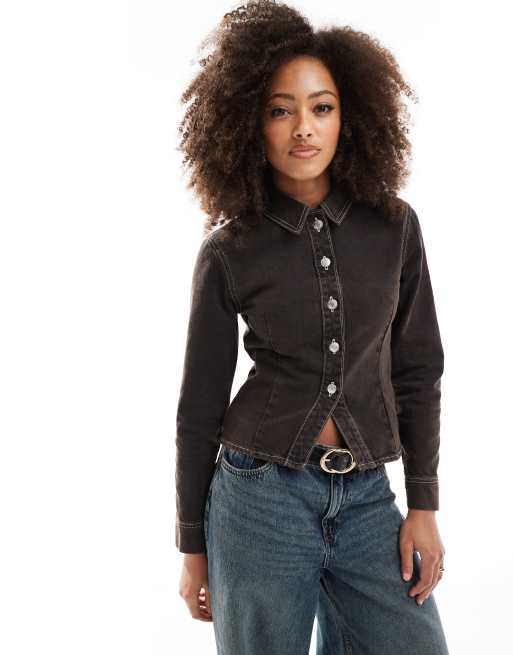 ASOS DESIGN – Dopasowana brązowa kurtka jeansowa z cieniowaniem