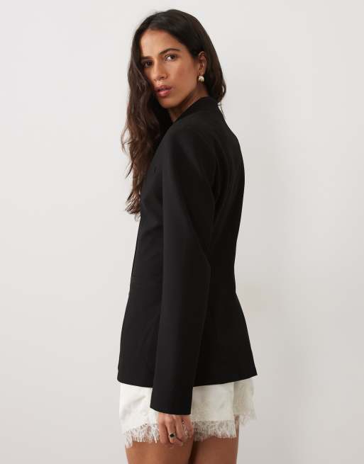 ASOS DESIGN dopasowana marynarka z modelowanymi biodrami w czerni, 4 z 4