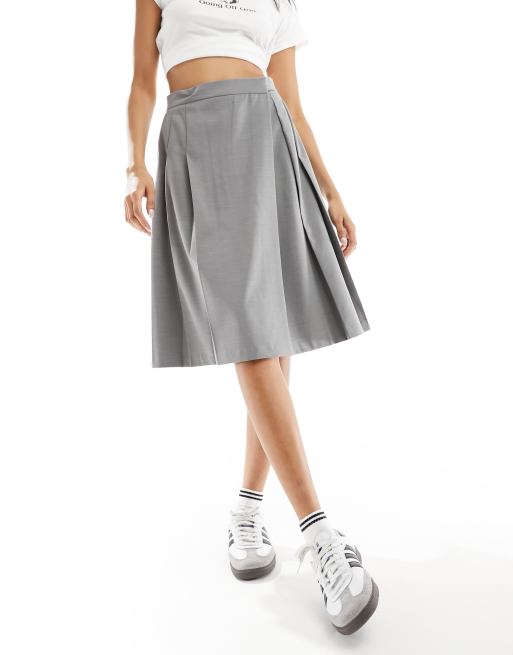 ASOS DESIGN – Dopasowana plisowana spódnica midi w szarym kolorze, 2 z 5