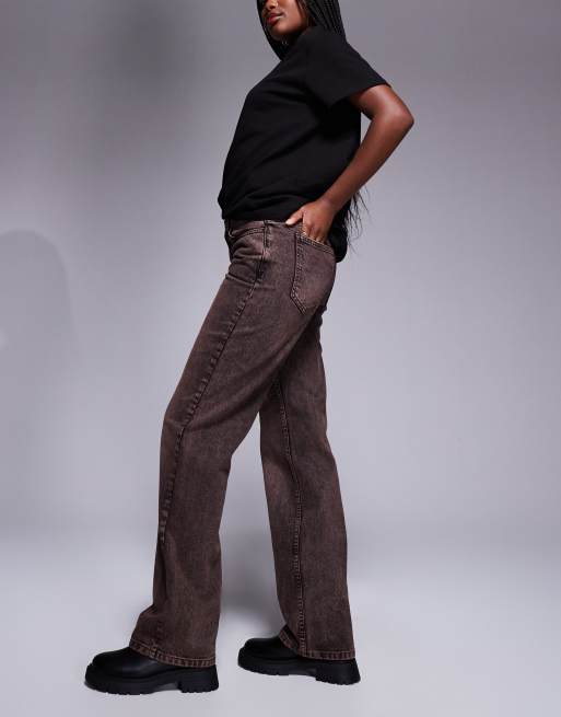 ASOS DESIGN – Dopasowane brązowe jeansy z niskim stanem i cieniowaniem, 2 z 5