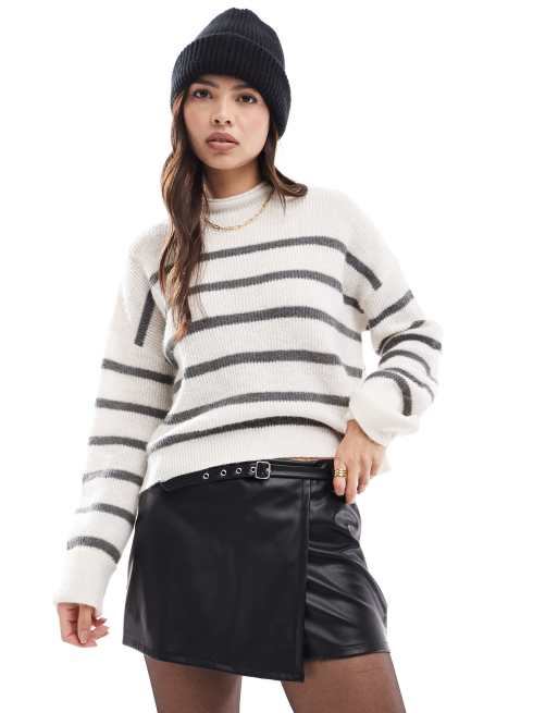 ASOS DESIGN – Dopasowane czarne spódnicospodnie z imitacji skóry z klamrą
