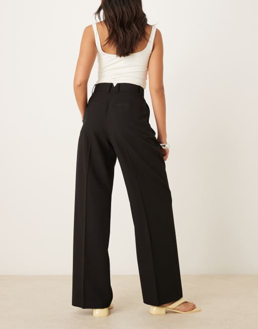 ASOS DESIGN – Dopasowane czarne spodnie z szerokimi nogawkami i zakładkami, 3 z 5