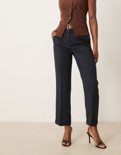 ASOS DESIGN – Dopasowane granatowe spodnie o prostym kroju z paskiem, 3 z 5