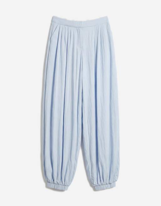 ASOS DESIGN – Dopasowane jasnoniebieskie spodnie z balonowymi nogawkami i ściągaczami, 6 z 7
