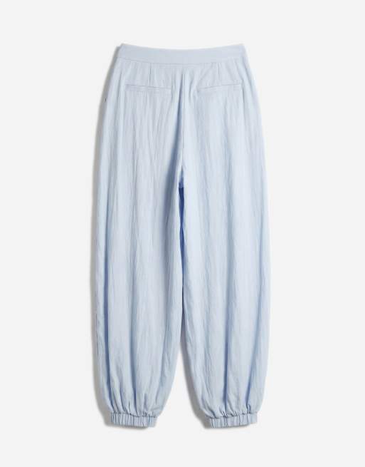 ASOS DESIGN – Dopasowane jasnoniebieskie spodnie z balonowymi nogawkami i ściągaczami, 7 z 7