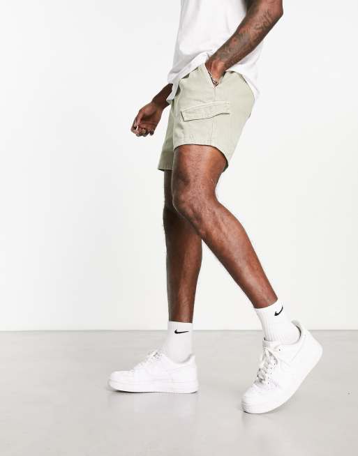 ASOS DESIGN – Dopasowane krótkie szorty bojówki w spranym kolorze khaki 