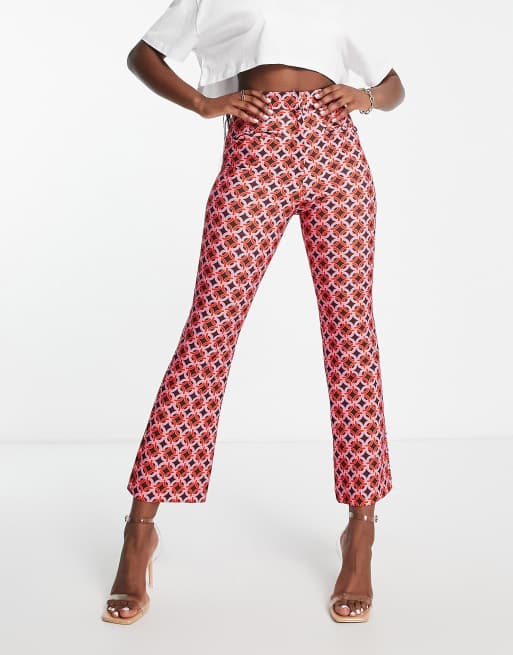 ASOS DESIGN – Dopasowane spodnie z krótszymi nogawkami w geometryczny wzór