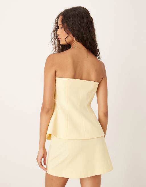 ASOS DESIGN – Dopasowany jasnożółty top z dekoltem bandeau i baskinką, 4 z 4