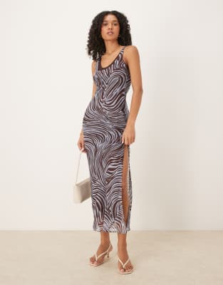 ASOS DESIGN - Doppellagiges Midi-Trägerkleid mit Zebramuster in Schokobraun und Blassblau und mit U-Ausschnitt-Bunt