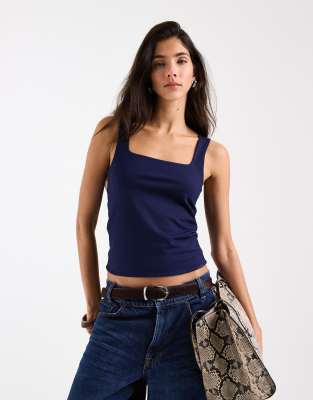 ASOS DESIGN - Doppellagiges Trägertop in Marineblau mit eckigem Ausschnitt