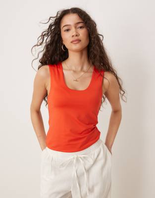ASOS DESIGN - Doppellagiges Trägertop in Rot mit U-Ausschnitt