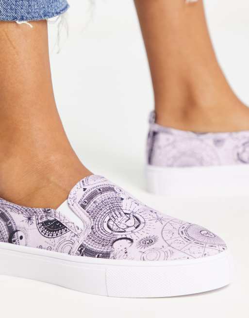 ASOS DESIGN Dotty Leinenschuhe zum Reinschlupfen in Flieder mit Himmelskorper Print ASOS