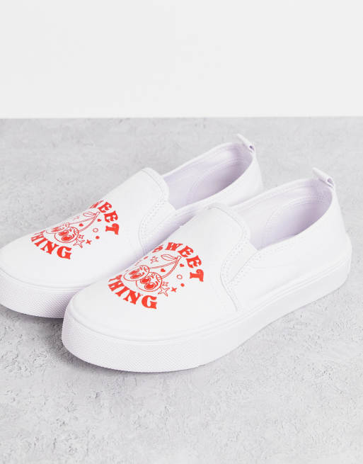 ASOS DESIGN - Dotty - Slip-on-lærredssko med kirsebærprint i hvid
