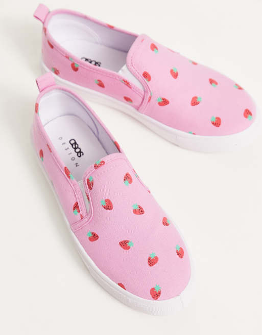 ASOS DESIGN Dotty Stoffschuhe zum Hineinschlupfen mit Erdbeermuster ASOS
