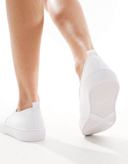 ASOS DESIGN – Dotty – Vita tygskor i dra på-modell, 4 av 4