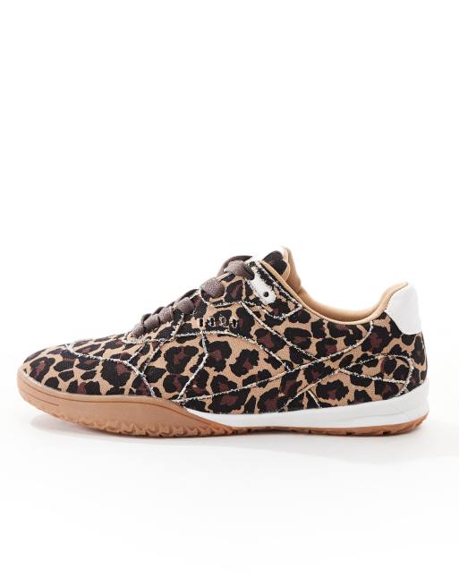 ASOS DESIGN Downtime Sneaker im FuBball Design mit Leopardenmuster