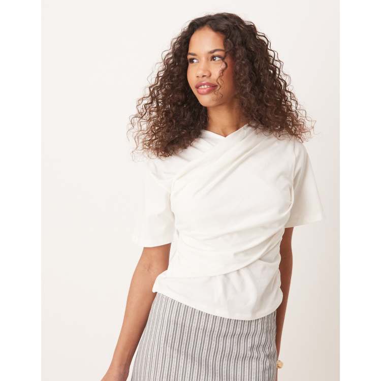 208249759-1-white?$n_750w$&wid