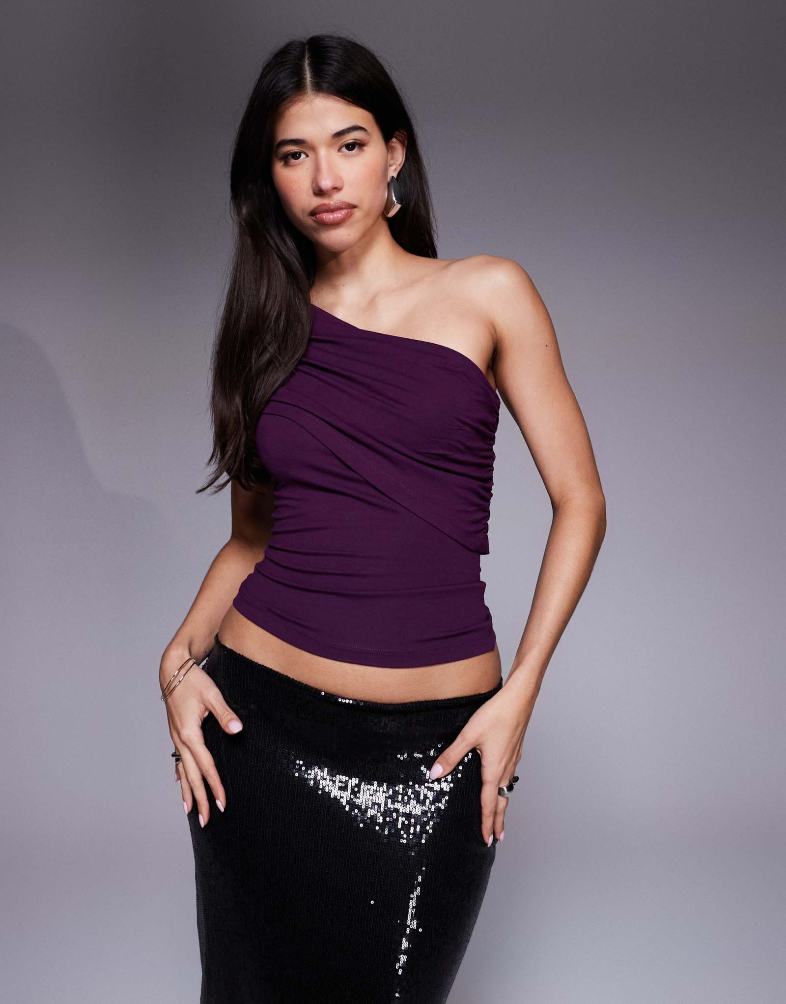 ДИЗАЙНЕРСКИЙ топ ASOS с драпировкой на одном плече на рис