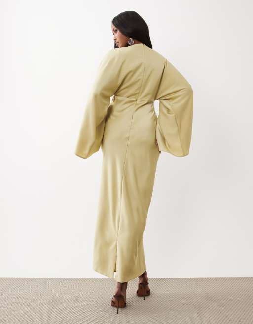 ASOS DESIGN – Draperad maxiklänning i satin med långa ärmar, hög krage och omlottdesign framtill, 2 av 4