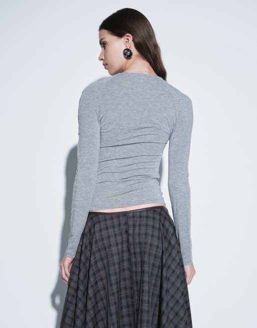 ASOS DESIGN draperad omlottopp med axeldetalj och långa ärmar i gråmelerad, 3 av 4