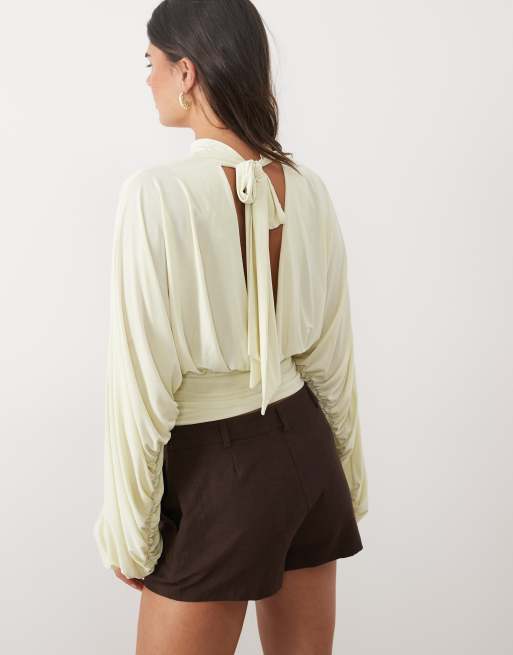 ASOS DESIGN draperad topp med långa ärmar i cream, 4 av 4