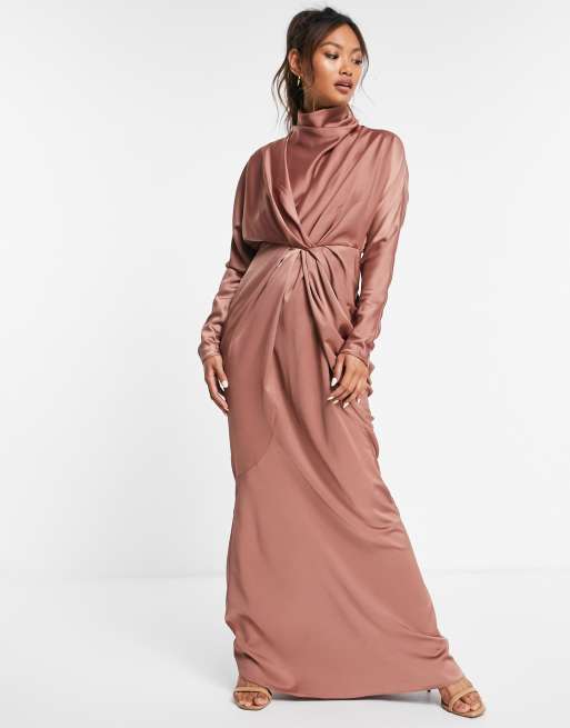 ASOS DESIGN - Draperet maxikjole i satin med høj hals