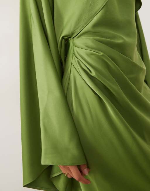 ASOS DESIGN draperet maxikjole i satin med lange ærmer, krydset front og høj hals i cedergrøn, 2 af 4
