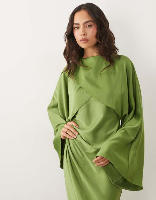 ASOS DESIGN draperet maxikjole i satin med lange ærmer, krydset front og høj hals i cedergrøn, 3 af 4